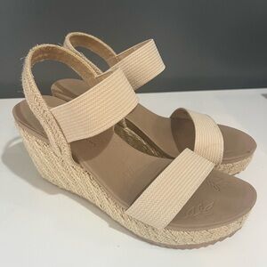 CL by Laundry Cream Wedge Sandals